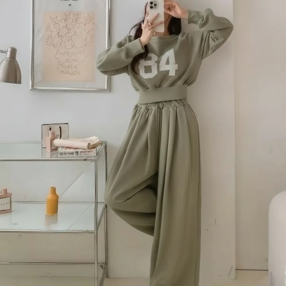 "84" Cropped Sweat Set